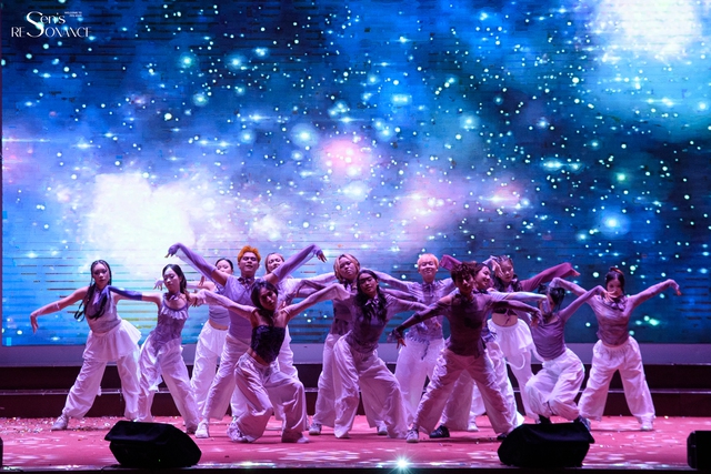 Kai Đinh “ôm” trọn K45 bằng giai điệu ngọt ngào tại đêm nhạc hội “FPS 2025 - Sen’s Resonance” 
- Ảnh 2. Kai Đinh “ôm” trọn K45 bằng giai điệu ngọt ngào tại đêm nhạc hội “FPS 2025 - Sen’s Resonance” 
- Ảnh 2.