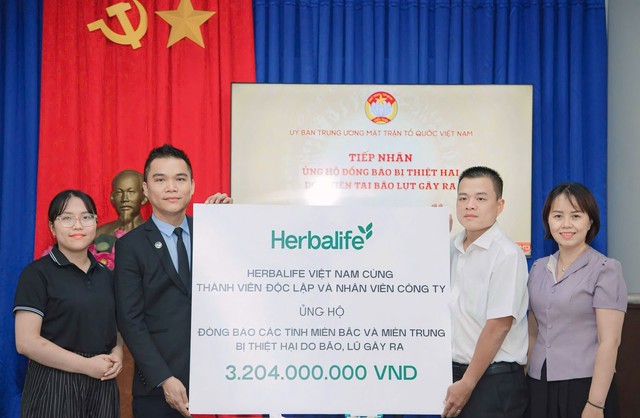 Herbalife Việt Nam đóng góp hơn ba tỷ hai trăm triệu Đồng góp phần hỗ trợ đồng bào miền Bắc và miền Trung bị thiệt hại do Bão Bualoi và Bão Matmo- Ảnh 1.