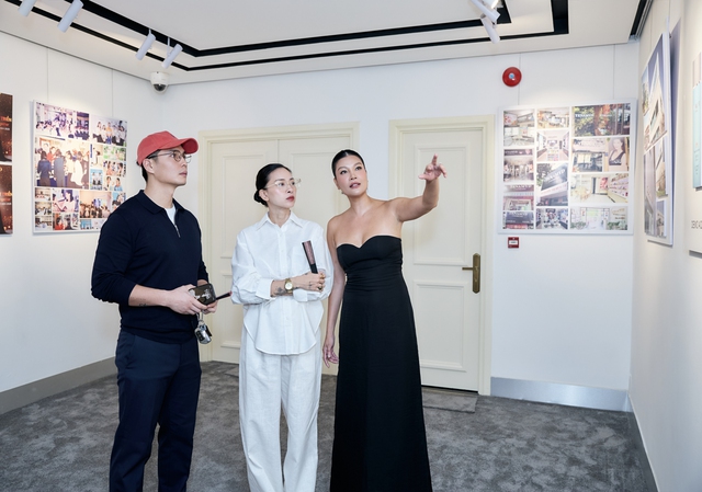Ngô Thanh Vân - Huy Trần giản dị xuất hiện tại triển lãm của Vũ Cẩm Nhung- Ảnh 1. Ngô Thanh Vân - Huy Trần giản dị xuất hiện tại triển lãm của Vũ Cẩm Nhung- Ảnh 1.