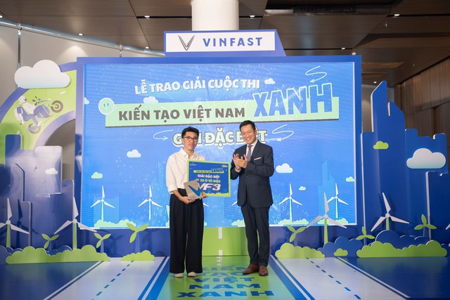 Thông điệp ý nghĩa trong dự án "Gia sản xanh" đã giúp thí sinh Trần Đại Nghĩa giành giải thưởng danh giá nhất chương trình và "rinh" về một chiếc VF 3. Thông điệp ý nghĩa trong dự án "Gia sản xanh" đã giúp thí sinh Trần Đại Nghĩa giành giải thưởng danh giá nhất chương trình và "rinh" về một chiếc VF 3.