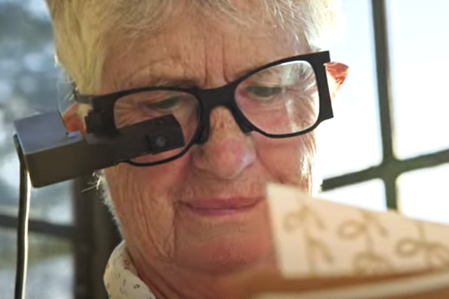 Vật thể chỉ 2mm làm nên điều kỳ diệu, giúp người mù đọc sách trở lại- Ảnh 1. Vật thể chỉ 2mm làm nên điều kỳ diệu, giúp người mù đọc sách trở lại- Ảnh 1.