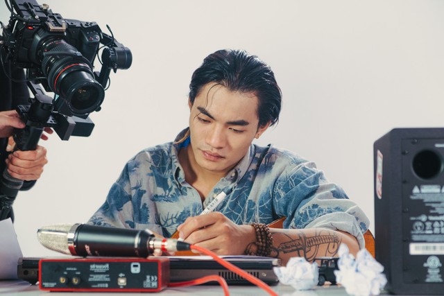 “Ngựa chiến” Rap Việt bị thoái hóa đốt sống cổ ở tuổi 24, đưa ra cảnh báo quan trọng- Ảnh 1. “Ngựa chiến” Rap Việt bị thoái hóa đốt sống cổ ở tuổi 24, đưa ra cảnh báo quan trọng- Ảnh 1.