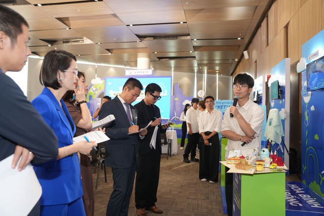 Cuộc thi "Kiến tạo Việt Nam Xanh" không chỉ thử thách các thí sinh về kiến thức chuyên môn mà còn về kỹ năng lập kế hoạch, thuyết trình, phản biện… Cuộc thi "Kiến tạo Việt Nam Xanh" không chỉ thử thách các thí sinh về kiến thức chuyên môn mà còn về kỹ năng lập kế hoạch, thuyết trình, phản biện…