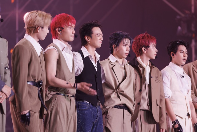 SOOBIN: "Mặc dù chưa sẵn sàng làm cha lắm, nhưng có 11 ông con trai vừa đẹp vừa giỏi như này cũng được"- Ảnh 1. SOOBIN: "Mặc dù chưa sẵn sàng làm cha lắm, nhưng có 11 ông con trai vừa đẹp vừa giỏi như này cũng được"- Ảnh 1.