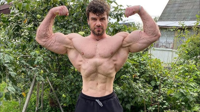 Trai đẹp là “quái vật cơ bắp”, bắp tay cuồn cuộn, eo như Ngọc Trinh nhưng nhìn xuống bên dưới thì sốc- Ảnh 2.