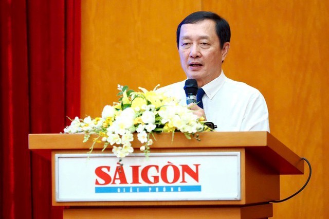 Thứ trưởng Bộ GDĐT Nguyễn Văn Phúc phát biểu tại tọa đàm.