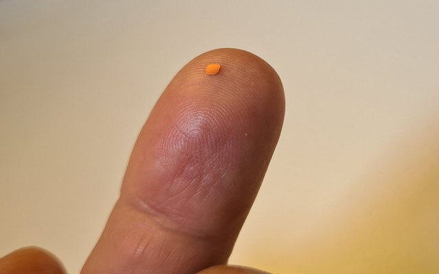 Vật thể chỉ 2mm làm nên điều kỳ diệu, giúp người mù đọc sách trở lại- Ảnh 4. Vật thể chỉ 2mm làm nên điều kỳ diệu, giúp người mù đọc sách trở lại- Ảnh 4.