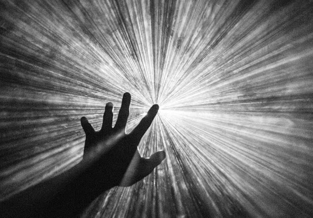 48 người tiết lộ những gì họ thấy ở "thế giới bên kia"- Ảnh 1. 48 người tiết lộ những gì họ thấy ở "thế giới bên kia"- Ảnh 1.