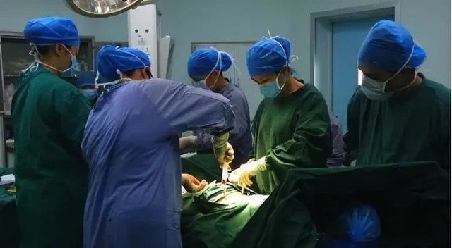 Cặp đôi kết hôn giả để đổi lấy thận, cuối cùng lại yêu nhau thật- Ảnh 1. Cặp đôi kết hôn giả để đổi lấy thận, cuối cùng lại yêu nhau thật- Ảnh 1.