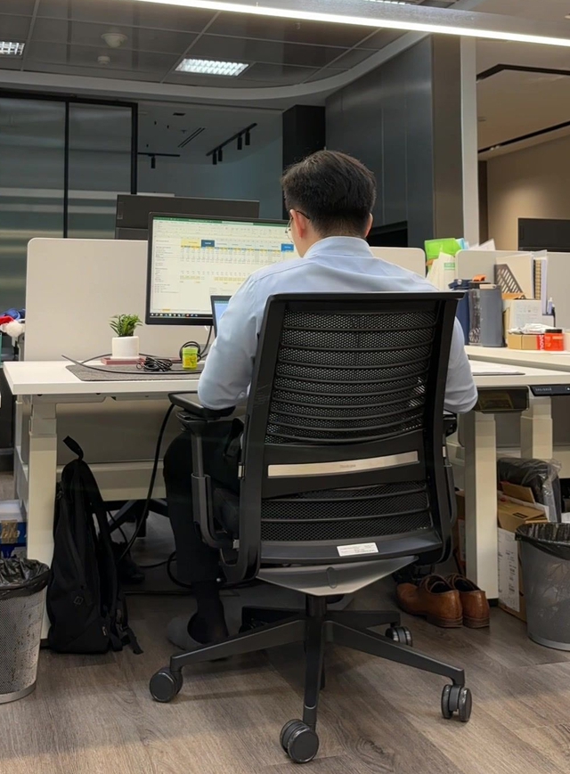 Cố đi làm chỉ vì thưởng Tết- Ảnh 3. Cố đi làm chỉ vì thưởng Tết- Ảnh 3.