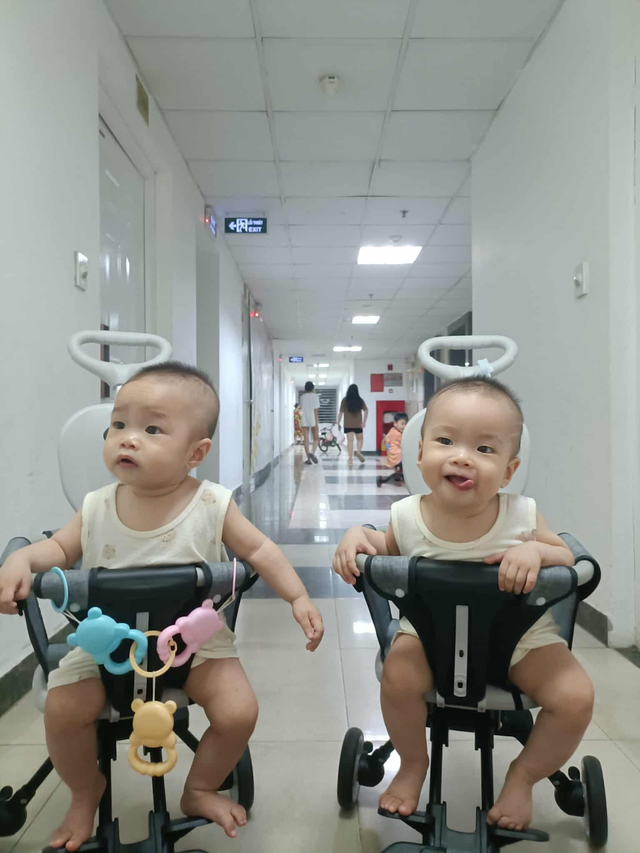 Chia sẻ của mẹ bỉm “nuôi con mát tay”: Bí quyết giúp 2 bạn sinh đôi tăng cân khỏe mạnh nhờ chọn đúng loại sữa phù hợp- Ảnh 3. Chia sẻ của mẹ bỉm “nuôi con mát tay”: Bí quyết giúp 2 bạn sinh đôi tăng cân khỏe mạnh nhờ chọn đúng loại sữa phù hợp- Ảnh 3.