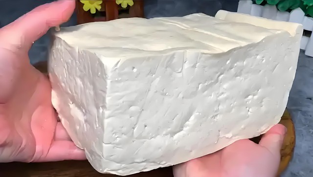 Hãy tránh xa ngay lập tức nếu thấy 3 loại đậu phụ này, đừng mua dù chúng có rẻ đến đâu!- Ảnh 1. Hãy tránh xa ngay lập tức nếu thấy 3 loại đậu phụ này, đừng mua dù chúng có rẻ đến đâu!- Ảnh 1.