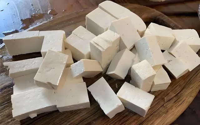 Hãy tránh xa ngay lập tức nếu thấy 3 loại đậu phụ này, đừng mua dù chúng có rẻ đến đâu!- Ảnh 2. Hãy tránh xa ngay lập tức nếu thấy 3 loại đậu phụ này, đừng mua dù chúng có rẻ đến đâu!- Ảnh 2.