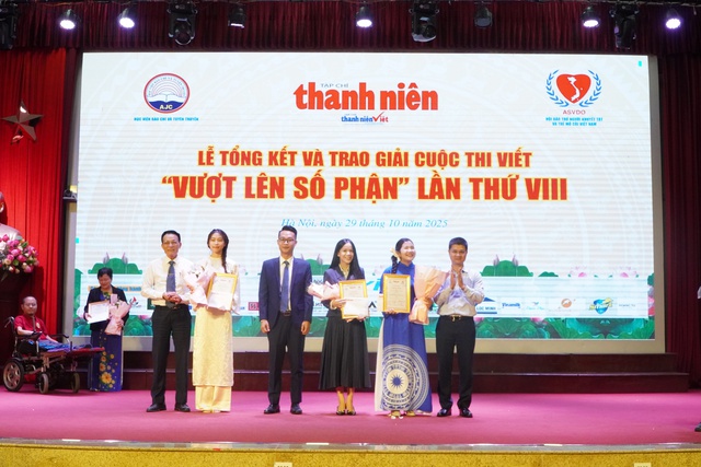 Lễ tổng kết, trao giải cuộc thi viết 'Vượt lên số phận' lần VIII- Ảnh 4.