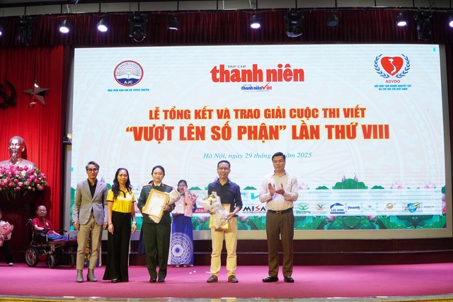 Lễ tổng kết, trao giải cuộc thi viết 'Vượt lên số phận' lần VIII- Ảnh 3.