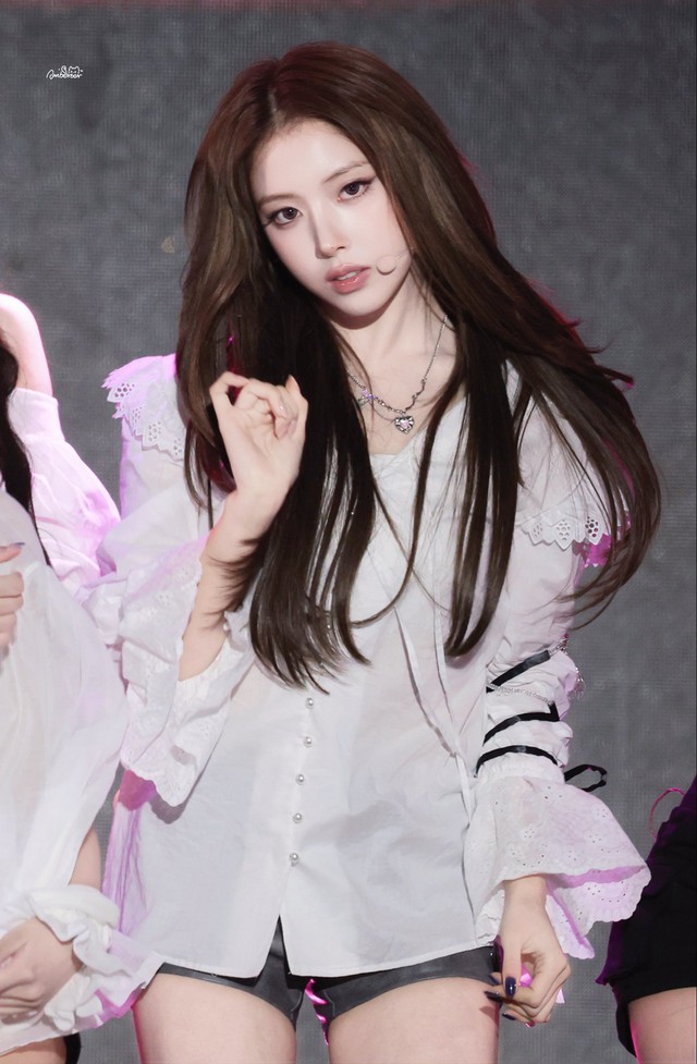 Gọi nữ idol này là tiêu chuẩn sắc đẹp mới của Kpop cũng không ngoa, chỉ một ánh nhìn xứng đáng 800 triệu view- Ảnh 6.
