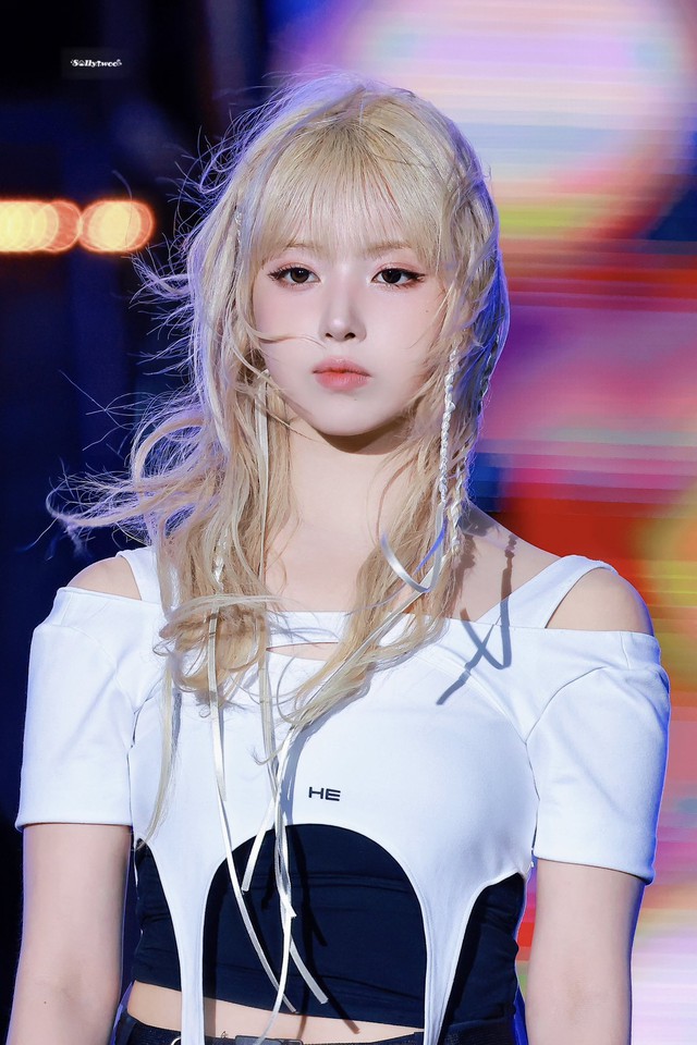 Gọi nữ idol này là tiêu chuẩn sắc đẹp mới của Kpop cũng không ngoa, chỉ một ánh nhìn xứng đáng 800 triệu view- Ảnh 8.