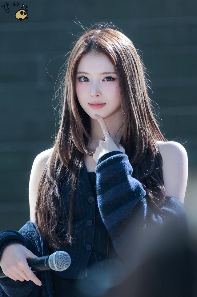 Gọi nữ idol này là tiêu chuẩn sắc đẹp mới của Kpop cũng không ngoa, chỉ một ánh nhìn xứng đáng 800 triệu view- Ảnh 7.