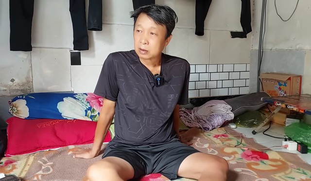 Nam nghệ sĩ đột quỵ, phải b&aacute;n hết v&agrave;ng: Giờ ở trọ 10m2, t&igrave;nh cảnh bần c&ugrave;ng- Ảnh 1.