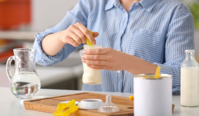 Chủ đề đang khiến các mẹ tranh cãi nảy lửa: “1 muỗng sữa = 30ml” nghĩa là gì? Pha sữa thế nào mới đúng?- Ảnh 3. Chủ đề đang khiến các mẹ tranh cãi nảy lửa: “1 muỗng sữa = 30ml” nghĩa là gì? Pha sữa thế nào mới đúng?- Ảnh 3.