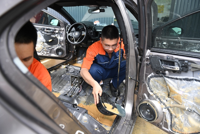 VETC cứu hộ giao thông miễn phí đã có mặt ở tâm lũ Huế, Đà Nẵng: Người dân hãy gọi ngay!- Ảnh 2. VETC cứu hộ giao thông miễn phí đã có mặt ở tâm lũ Huế, Đà Nẵng: Người dân hãy gọi ngay!- Ảnh 2.