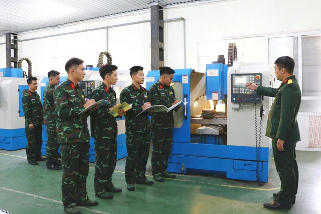 Nâng cao chất lượng đội ngũ nhà giáo ở các nhà trường quân đội theo Nghị quyết số 71-NQ/TW của Bộ Chính trị- Ảnh 1. Nâng cao chất lượng đội ngũ nhà giáo ở các nhà trường quân đội theo Nghị quyết số 71-NQ/TW của Bộ Chính trị- Ảnh 1.
