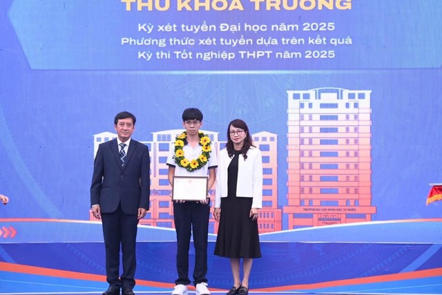 Hai á khoa toàn quốc khối A00 lựa chọn Trường ĐH Khoa học tự nhiên: Hành trình mới của những tài năng trẻ- Ảnh 2. Hai á khoa toàn quốc khối A00 lựa chọn Trường ĐH Khoa học tự nhiên: Hành trình mới của những tài năng trẻ- Ảnh 2.