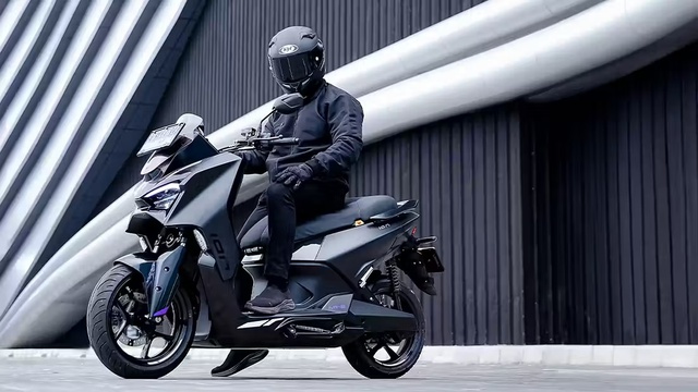 Nhìn cứ tưởng Yamaha XMAX 2026, nhưng đây là một chiếc xe máy điện có công suất 17 mã lực và phạm vi hoạt động lên tới 150km!- Ảnh 2. Nhìn cứ tưởng Yamaha XMAX 2026, nhưng đây là một chiếc xe máy điện có công suất 17 mã lực và phạm vi hoạt động lên tới 150km!- Ảnh 2.