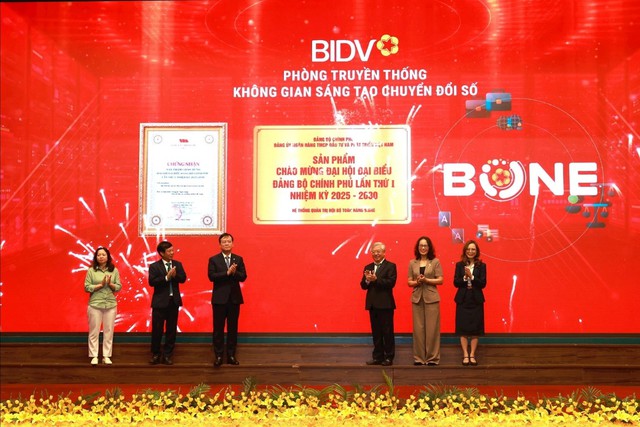 "Đảng bộ số" - Dấu ấn tiên phong trên hành trình chuyển đổi BIDV- Ảnh 2. "Đảng bộ số" - Dấu ấn tiên phong trên hành trình chuyển đổi BIDV- Ảnh 2.