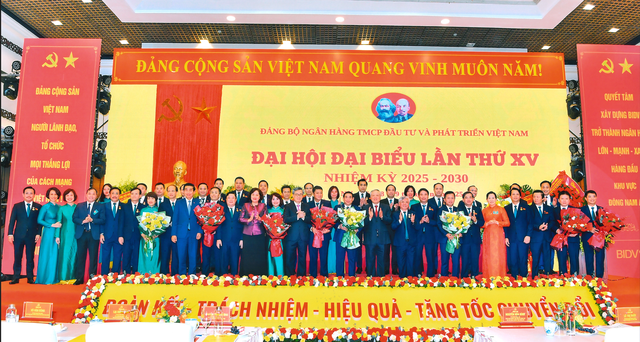 "Đảng bộ số" - Dấu ấn tiên phong trên hành trình chuyển đổi BIDV- Ảnh 1. "Đảng bộ số" - Dấu ấn tiên phong trên hành trình chuyển đổi BIDV- Ảnh 1.