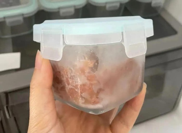 4 thứ để trong ngăn đá tủ lạnh "cực kỳ nguy hiểm"!- Ảnh 1. 4 thứ để trong ngăn đá tủ lạnh "cực kỳ nguy hiểm"!- Ảnh 1.