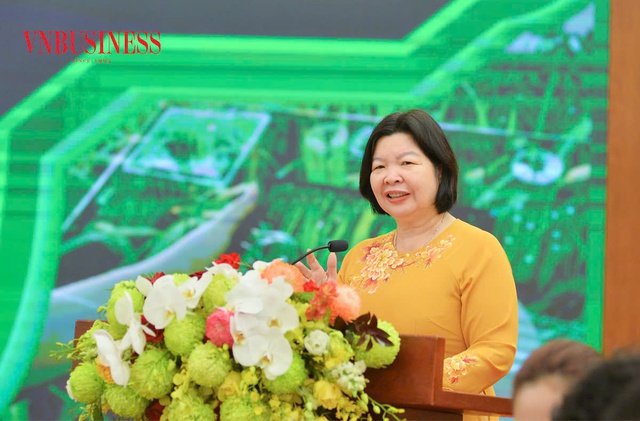 Bà Cao Xuân Thu Vân - Chủ tịch Liên minh HTX Việt Nam phát biểu khai mạc Diễn đàn. Bà Cao Xuân Thu Vân - Chủ tịch Liên minh HTX Việt Nam phát biểu khai mạc Diễn đàn.