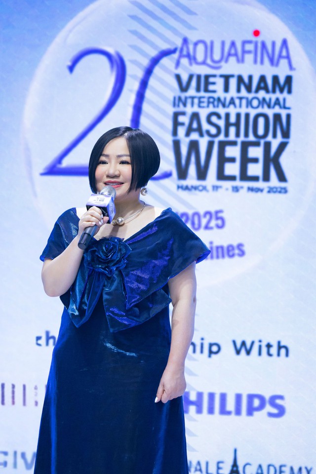 Bà Trang Lê chia sẻ về chủ đề #PureStyleShines - Bản sắc tạo phong cách và cột mốc kỷ niệm 20 mùa tổ chức. Bà Trang Lê chia sẻ về chủ đề #PureStyleShines - Bản sắc tạo phong cách và cột mốc kỷ niệm 20 mùa tổ chức.