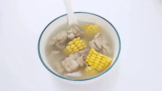 Người có tuổi mới cần bổ sung canxi đúng không? Đừng ngốc, bạn nên bổ sung canxi kịp thời từ sau tuổi 30 nhưng tránh 3 hiểu lầm này- Ảnh 3. Người có tuổi mới cần bổ sung canxi đúng không? Đừng ngốc, bạn nên bổ sung canxi kịp thời từ sau tuổi 30 nhưng tránh 3 hiểu lầm này- Ảnh 3.