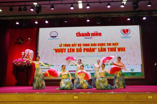 Lễ tổng kết, trao giải cuộc thi viết 'Vượt lên số phận' lần VIII- Ảnh 21.