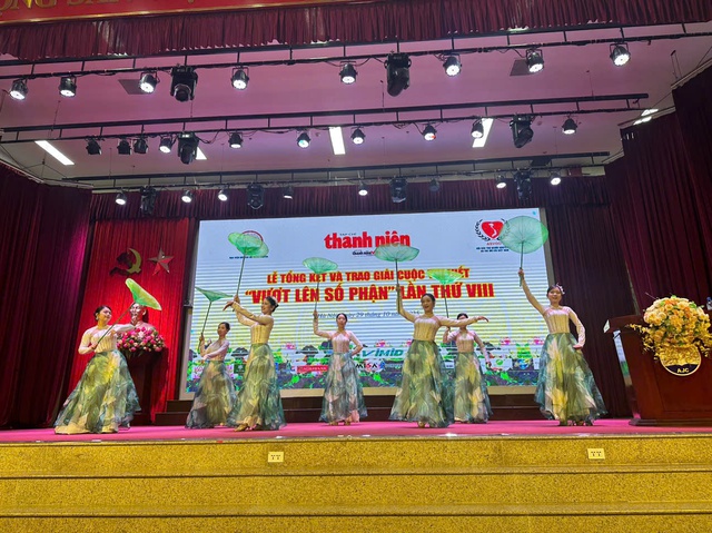 Lễ tổng kết, trao giải cuộc thi viết 'Vượt lên số phận' lần VIII- Ảnh 22.