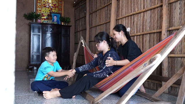 Nam ca sĩ mua nhà 8 tỷ bật khóc nức nở- Ảnh 1. Nam ca sĩ mua nhà 8 tỷ bật khóc nức nở- Ảnh 1.