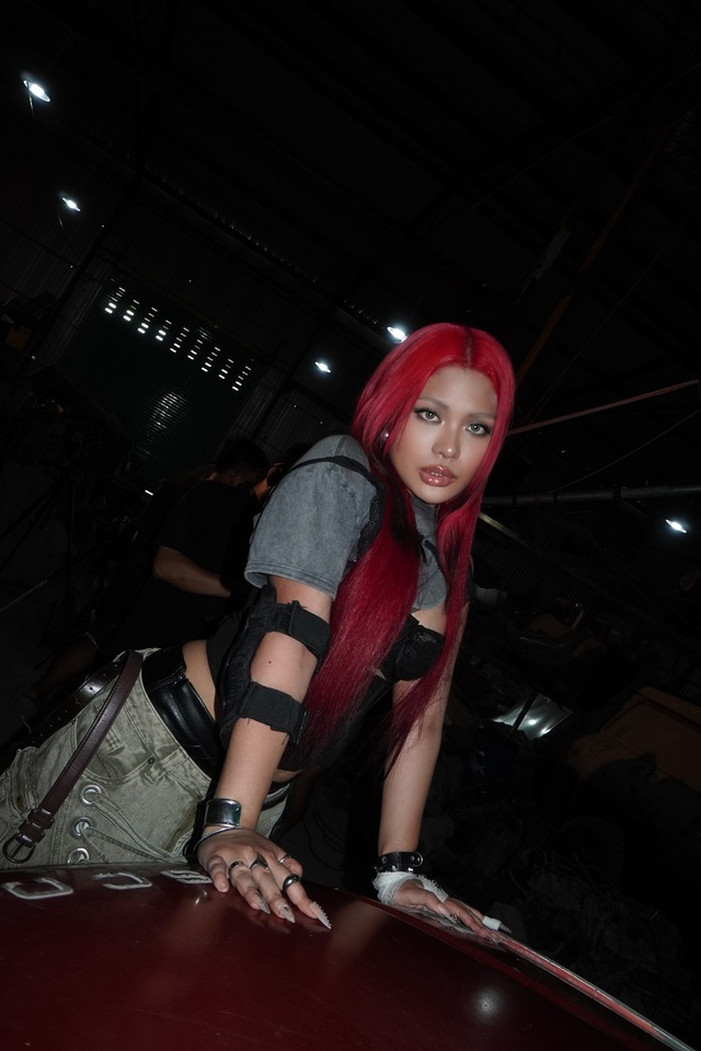 Nữ ca sĩ trẻ ra MV kết hợp với nhà sản xuất "ruột" của Suboi- Ảnh 2. Nữ ca sĩ trẻ ra MV kết hợp với nhà sản xuất "ruột" của Suboi- Ảnh 2.