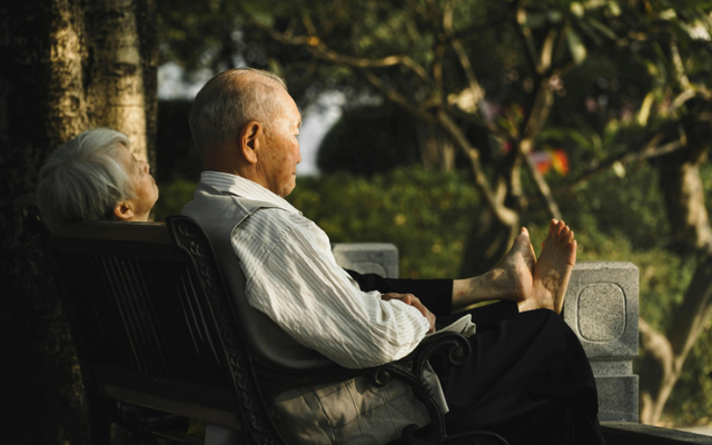 Tiết kiệm được 17 tỷ đồng, cụ ông lập di chúc trao hết cho người lạ khiến 2 con chết sững- Ảnh 1. Tiết kiệm được 17 tỷ đồng, cụ ông lập di chúc trao hết cho người lạ khiến 2 con chết sững- Ảnh 1.