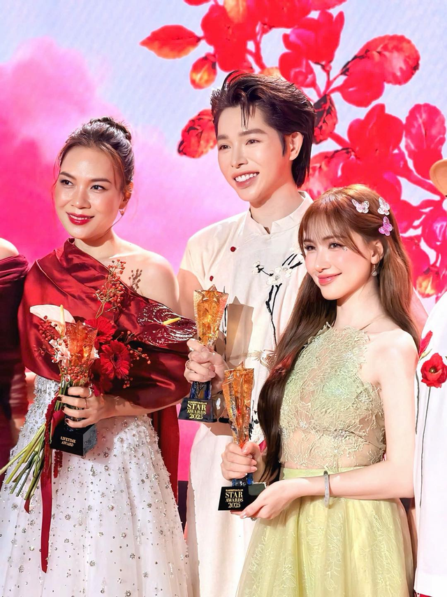 Hòa Minzy viết gì mà phải sửa gấp sau 3 phút đăng hình với Mỹ Tâm- Ảnh 1.