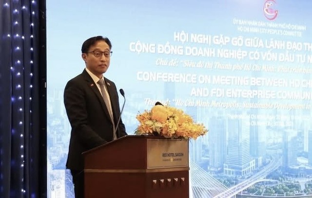 Thành phố Hồ Chí Minh đẩy mạnh cải cách thái độ phục vụ của chính quyền- Ảnh 2. Thành phố Hồ Chí Minh đẩy mạnh cải cách thái độ phục vụ của chính quyền- Ảnh 2.