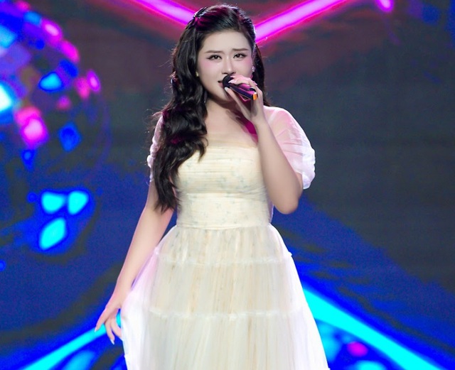 Ngọc Sơn mê mẩn nữ ca sĩ sinh năm 2004: "Em đẹp như thiên thần"- Ảnh 2. Ngọc Sơn mê mẩn nữ ca sĩ sinh năm 2004: "Em đẹp như thiên thần"- Ảnh 2.