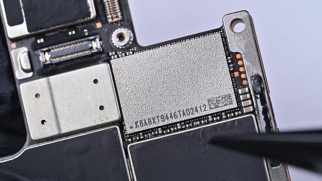 iPhone Air bị khóa vì tự mod bộ nhớ, "pháp sư Trung Hoa" lại hồi sinh thành công và còn tăng dung lượng lên gấp đôi- Ảnh 3. iPhone Air bị khóa vì tự mod bộ nhớ, "pháp sư Trung Hoa" lại hồi sinh thành công và còn tăng dung lượng lên gấp đôi- Ảnh 3.