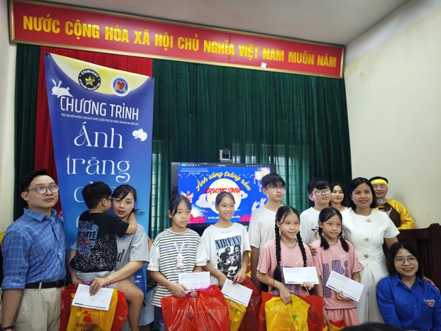 "Ánh Sáng Trăng Rằm – Gắn Kết Yêu Thương": Ngày Hội Trung Thu Ấm Áp Của Tình Người- Ảnh 1.