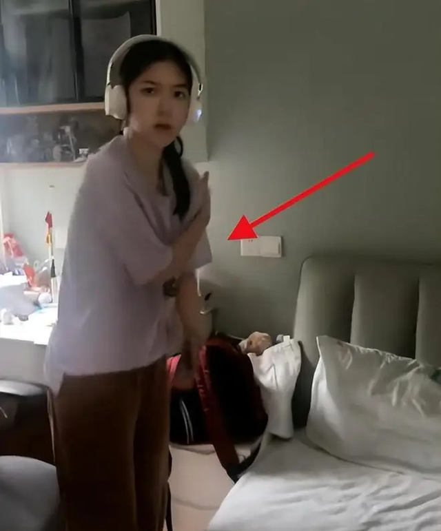 Đăng video con gái lên mạng, người mẹ nhận về loạt chỉ trích: &quot;Đừng bao giờ làm vậy với con mình!&quot;- Ảnh 1.