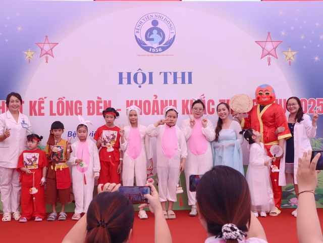 I-on Life mang Trung thu yêu thương đến hàng nghìn bệnh nhi tại Bệnh viện Nhi Đồng 1 Thành phố Hồ Chí Minh- Ảnh 4. I-on Life mang Trung thu yêu thương đến hàng nghìn bệnh nhi tại Bệnh viện Nhi Đồng 1 Thành phố Hồ Chí Minh- Ảnh 4.