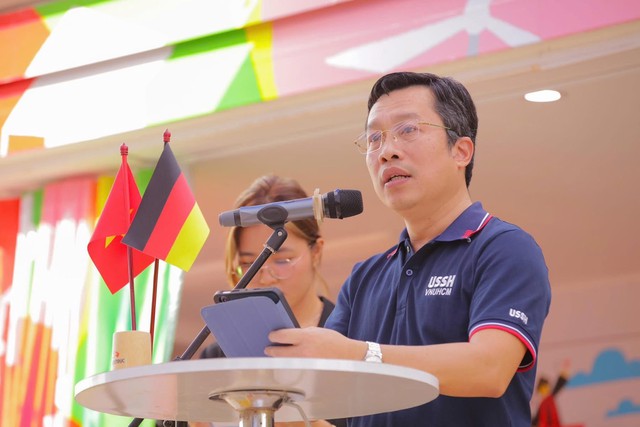 “Chuyến xe Hướng nghiệp Đức 2025 – Mang triệu ước mơ” đến với sinh viên Nhân văn- Ảnh 1. “Chuyến xe Hướng nghiệp Đức 2025 – Mang triệu ước mơ” đến với sinh viên Nhân văn- Ảnh 1.