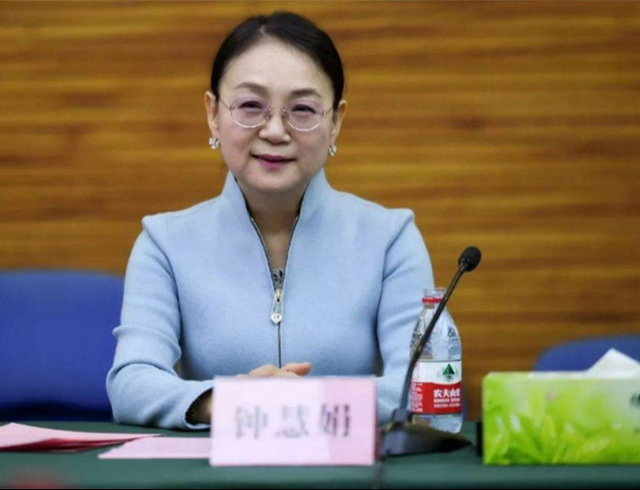 Phú bà 64 tuổi sở hữu khối tài sản 527.000 tỷ đồng: Được quan tâm chẳng kém siêu sao showbiz, dù im lặng vẫn khiến cả thế giới xôn xao!- Ảnh 2. Phú bà 64 tuổi sở hữu khối tài sản 527.000 tỷ đồng: Được quan tâm chẳng kém siêu sao showbiz, dù im lặng vẫn khiến cả thế giới xôn xao!- Ảnh 2.