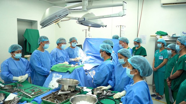 “Đêm trắng” ở Chợ Rẫy: Bản hùng ca từ những trái tim thứ hai- Ảnh 1.