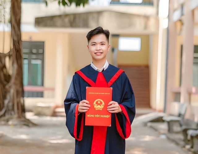 Nam sinh lớn lên ở cô nhi viện nhận học bổng 100% từ trường Đại học Quốc tế Hồng Bàng- Ảnh 1.